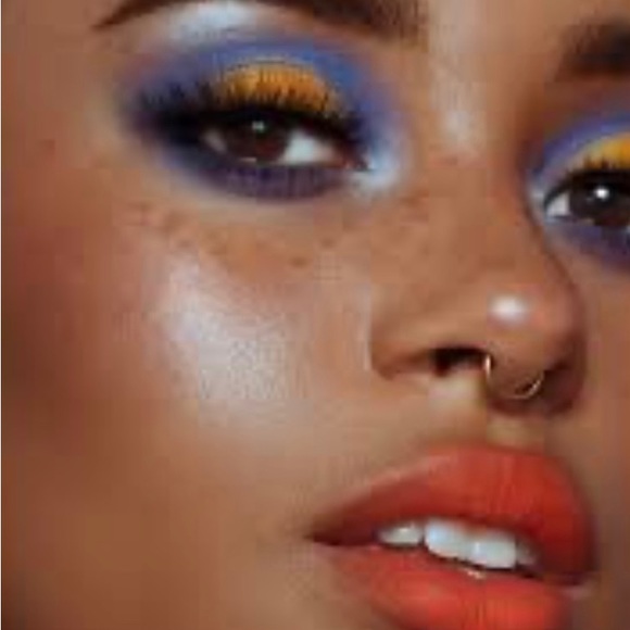 MORPHE x Avani Gregg Whoa Glow Face & Body Illuminator - Picture 11 of 12